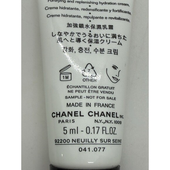 Chanel BASE LUMIÈRE Illuminating Makeup Base Authentic 1FLOZ/30ML & Hydra Beauty - Picture 11 of 11